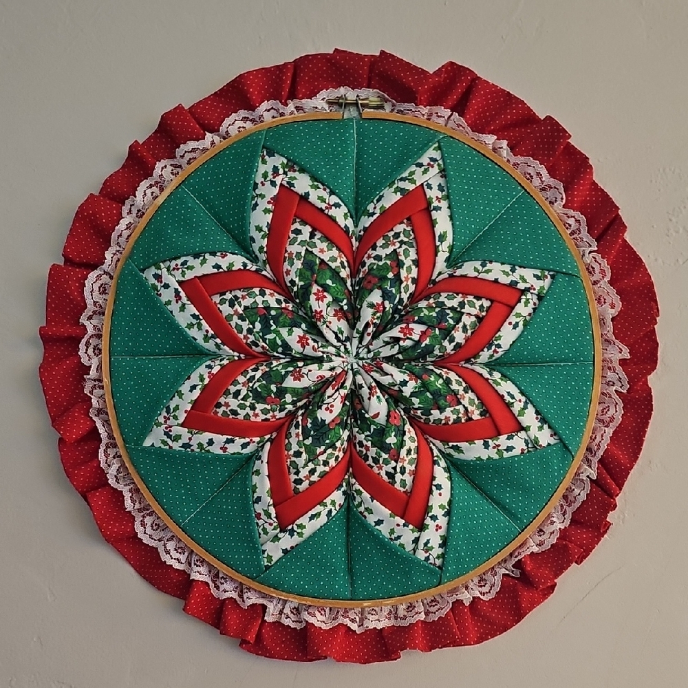 Festive Red and Green Quilted Holiday Wall Decor